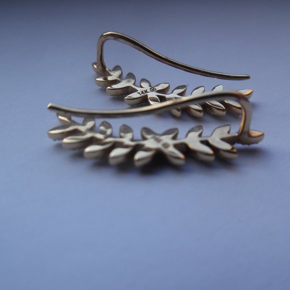 Macy's Diamond Leaf‎ Cuff 10K Gold Leaves Earrings - Picture 7 of 7